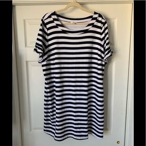 Cute navy striped dress!
